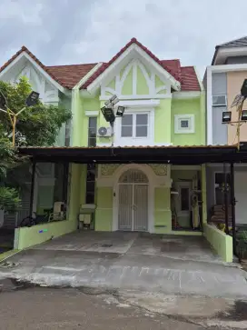 Disewakan rumah 2 lantai