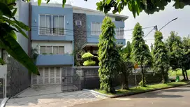 MURAH, Rumah MEWAH Hook Luas 328 Kemang Pratama Bebas Banjir