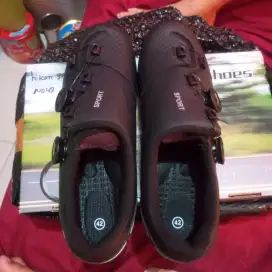 Sepatu roadbike non cleat no 42