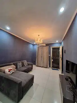 dijual rumah 7x15 2.5 Lantai rapi siap huni di Taman semanan indah