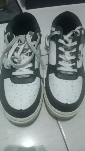 Sepatu Aero Street Hoops Low black and white Size 40