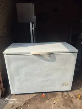 Freezer box sharp 250 L orisinil siap pakai