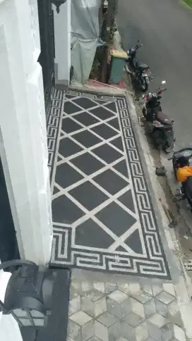 lantai garasi bermotif