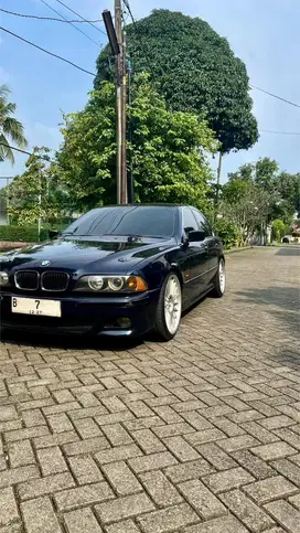 1996 BMW E39 528i