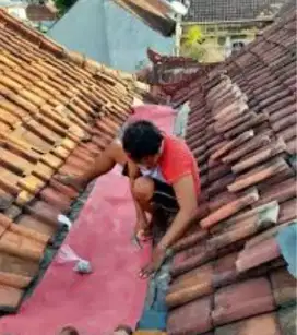 Perbaikan atap bocor,dak rembes,renovasi rumah,pasang atap baja ringan
