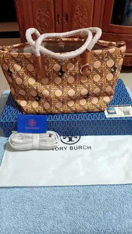 Tory burch handle