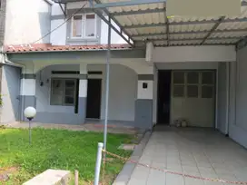 Fabe. Rumah Disewakan di Cluster Meadow Green Lippo Cikarang