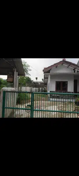 Rumah dengan Tanah luas di komplek Bumi Puspitek Asri nempel Bsd city