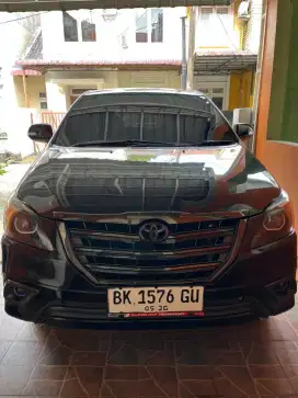 Toyota Innova 2.5V Diesel AT BU