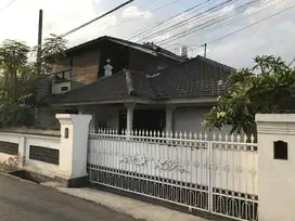 Dijual Murah Rumah 2 Lantai Lokasi di Batubulan, Sukawati, Gianyar