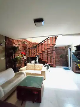 Rumah Taman Sari 2Lt 10x14 3KT Full Furnished Siap Huni Strategis