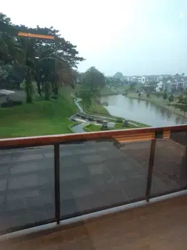 Rumah Mewah tepi danau di Bukit Golf Cibubur