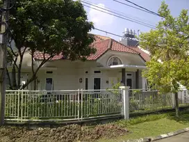 Rumah Bagus Hook Siap Huni Dalam Komplek Nyaman Batununggal Indah.