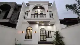 RUMAH KLASIK SIAP HUNI, DEKAT JL. RAYA TAJEM
