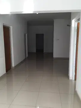 Disewakan Rumah di Tanjung Duren Timur, Jakbar 5+1BR 2Lantai, Luas 168