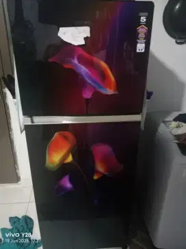 Dijual kulkas 2 pintu merk polytron