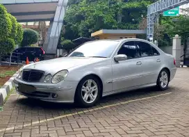 Mercedes-Benz W211 E280 7-G Tronic
Avantgarde A/T 2006
Silver, 215jt