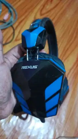 Obral dua headset daripada ga kepake udah ada yang lain