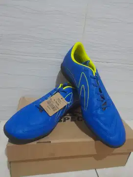 Sepatu futsal specs