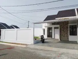 Di sewakan rmh baru selesai renov,,kamar 2 ada sisa taman hook