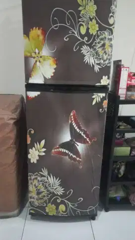 Kulkas aqua 2 pintu minus bagian bawah kurang dingin