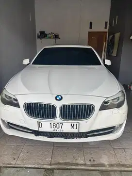 mobil BMW 520D 2013.