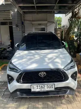 Yaris cross putih
