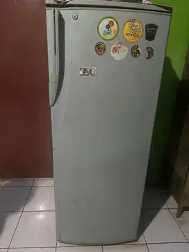 Kulkas sharp jual cepat