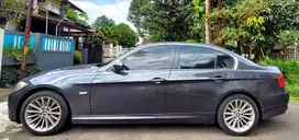 BMW 320i 2010 Bensin