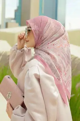 Hijab Buttonscarves The Grand Prix Square - Pole