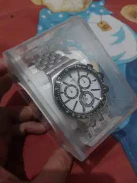 Jam analog sesuai gambar