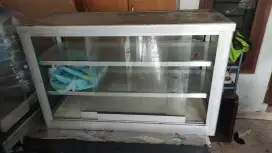 Dijual etalase, baruu tidak rusak sama sekali