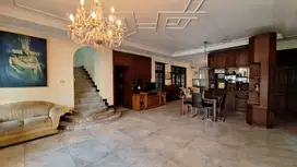 Rumah Klasik Lokasi Strategis di Jakarta Selatan