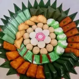 Melayani pesanan kue tampah
