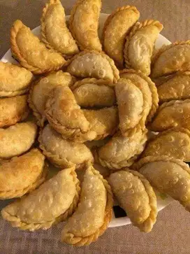 Aneka kue pastel lontong dll