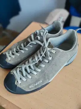Sepatu outdoor Scarpa