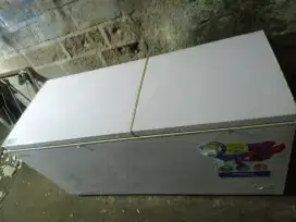 Jual prizer box AQUA kapasitas 600 L kondisi normal siap pakai