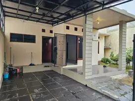 Dijual rumah pribadi dan lahan kosong samping rumah di jalan Kranggan.