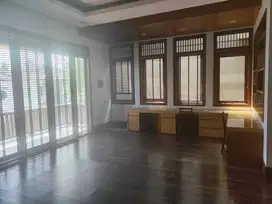 Rumah Besar Mewah Larangtapa Kota Baru Parahyangan