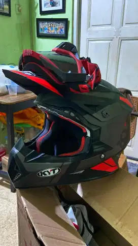 Helm Cross Balap