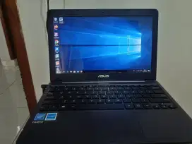 Laptop acer merek E 203 NAH