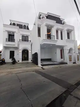 RUMAH MEWAH CLASSIC GANDARIA JAGAKARSA