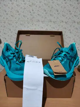 Asics Novablast 5 Size 44 Like New
