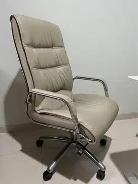 Kursi Kantor INFORMA Warna Cream