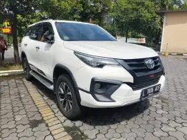 ( DP : 50 Juta )Toyota Fortuner Vrz Trd Disel at 2017