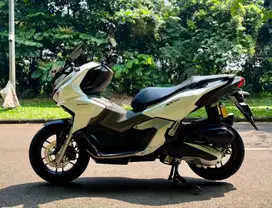 Honda ADV 160 CBS ISS MULUSSS Pajak Hidup Panjang