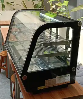 Showcase pendingin Gea Rtw-160L-4