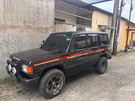 Mobil Trooper tahun 1988 diesel 4X4