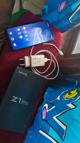VIVO Z1 PRO
RAM 4/64
SIDIK JARI AMAN
BATRE 5000 MaH
KAMERA AMAN
SPIKER