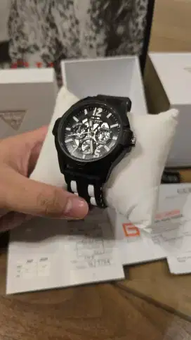 Nego Jam Guess GW0428G1 Men Semi Skeleton Black Dial Dual Tone Silicon